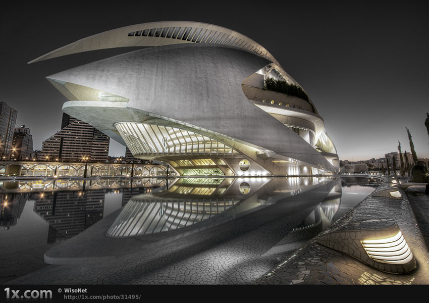 <i>Space City III <a href='http://1x.com/photo/31495'>by WisoNet</a></i>
