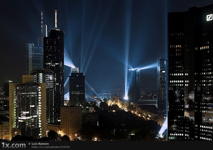 <i>Skyarena <a href='http://1x.com/photo/19329'>by Luis Romero</a></i>