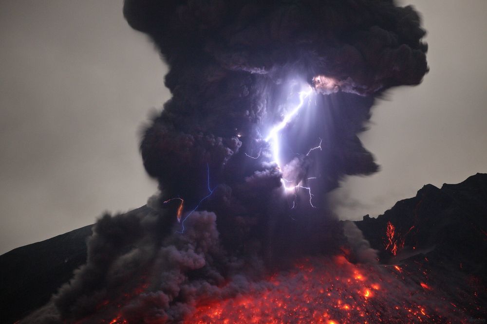 Volcanic lightning 1 Volcanic lightning 1